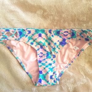 🎉2 for $20🎉 NWT! Tie dye Bikini Bottom, S